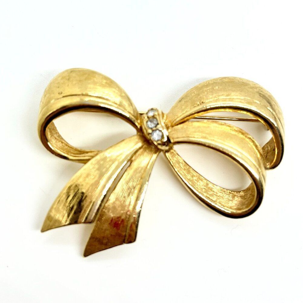 3/$30 VINTAGE AVON BOW BROOCH GOLD TONE RIBBON PIN RHINESTONE ELEGANT CLASSIC